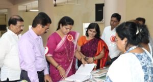 मुंबई मराठी ग्रंथसंग्रहालय शाखांच्या अनुदानासाठी कटिबद्ध – महापौर रितू तावडे*