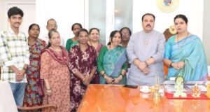 मुंबई महापालिकेतील अपात्र महिलांना मिळणार शिलाई मशीन, घरघंटी नगरसेवक रोहिदास लोखंडे यांच्या प्रयत्नांना यश